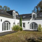 3 g&icirc;tes en duplex am&eacute;nag&eacute;s dans les anciennes &eacute;curies. Montagnon est &agrave; droite