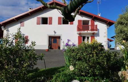 G&icirc;te n&deg;G141016 Macaye - Pyr&eacute;n&eacute;es-Atlantiques - fa&ccedil;ade de la maison
