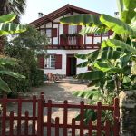 La maison ETCHE ALABENA au c?ur du village d'AINHOA La maison ETCHE ALABENA au c?ur du village d'AINHOA