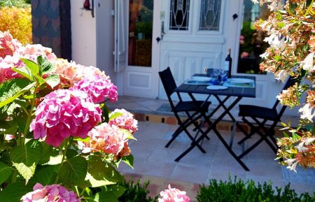 Porte d'entrée du gîte et terrasse Gîte n°65G107411 Saint-Savin - Hautes-Pyrénées - Porte d'entrée du gîte et terrasse
